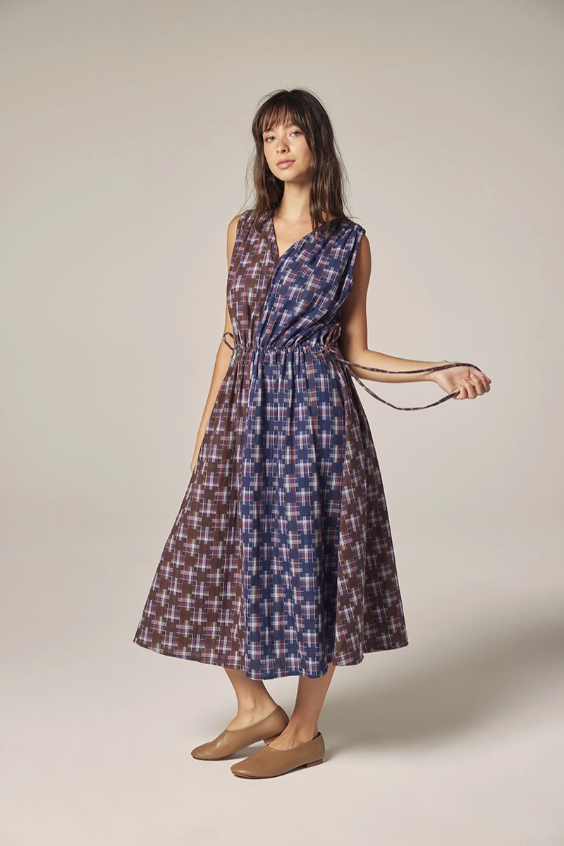 v neck pattern dress Contrast V-Neck in Mixed Plaid Tips for Sewing Stretch Discount Plus Size Wedding Dresses Color:Noir Wildflower neck and a fitted