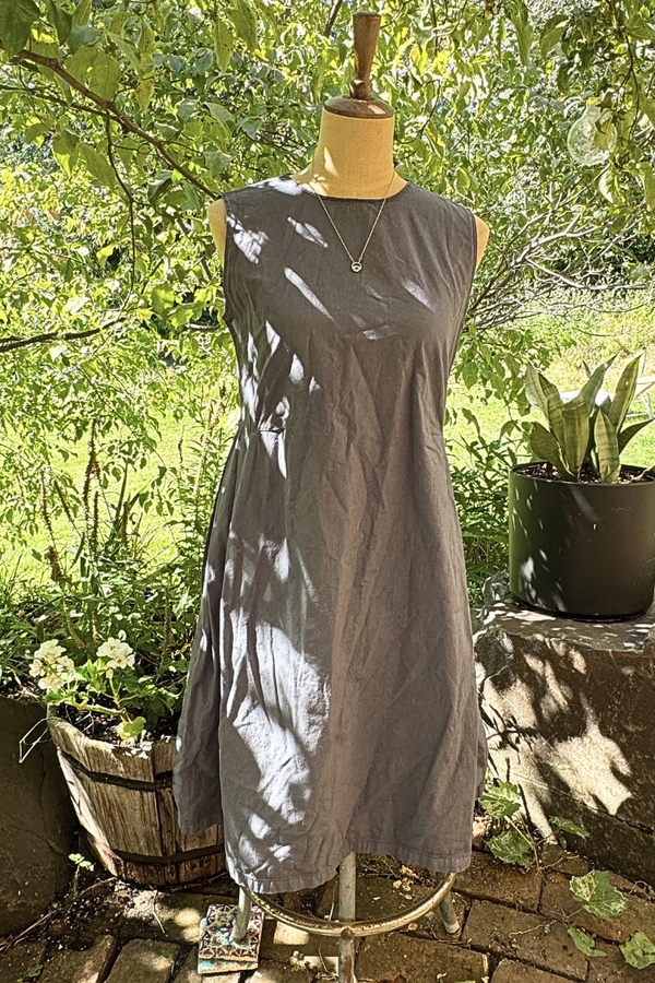 Charbon Doux (Soft Charcoal) Dress
