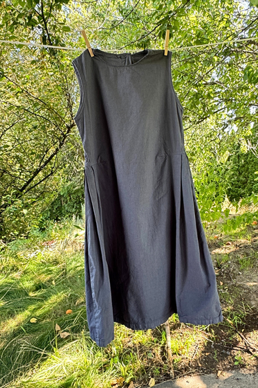 Charbon Doux (Soft Charcoal) Dress