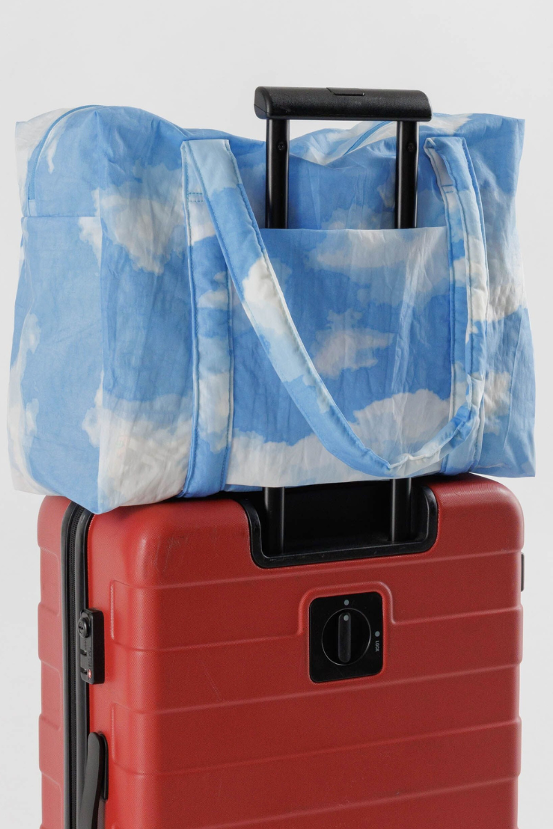 Baggu Cloud Carry On in Candy Apple