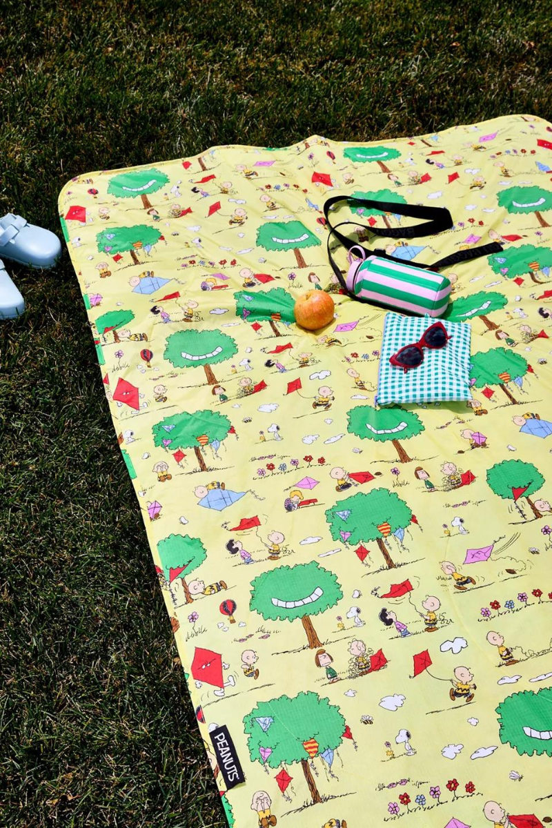 Kite Eating Tree Puffy Picnic Blanket