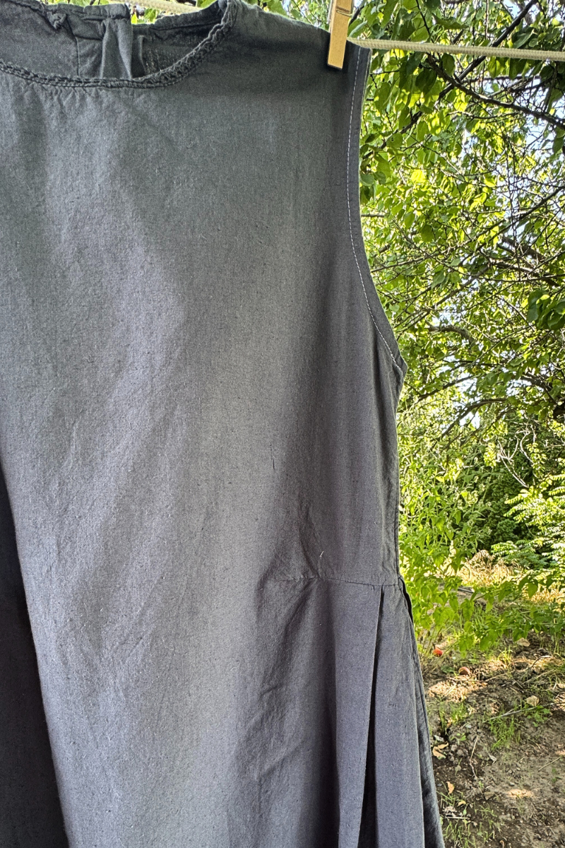 Charbon Doux (Soft Charcoal) Dress